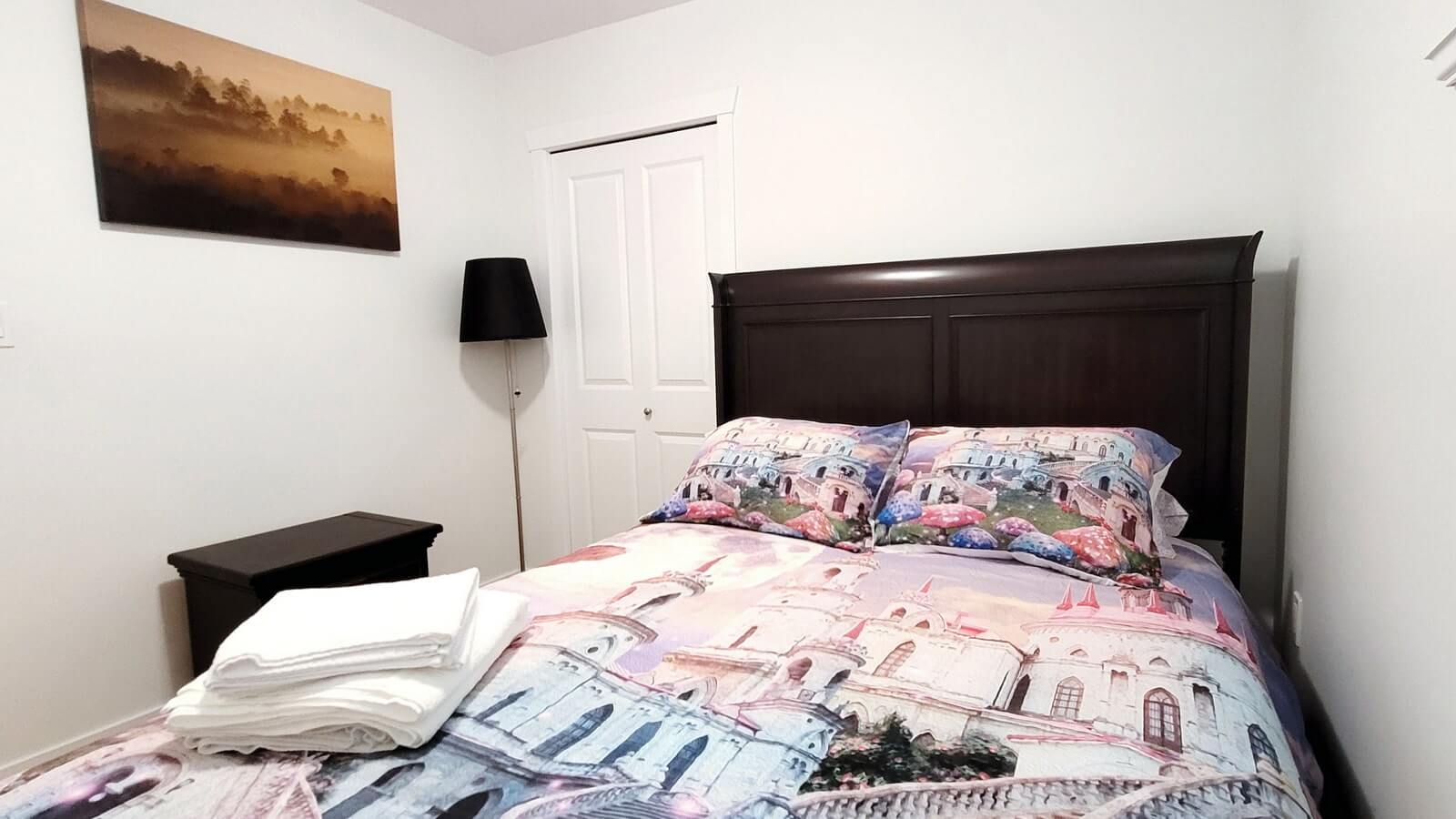 Bedroom - Queen Master - 02